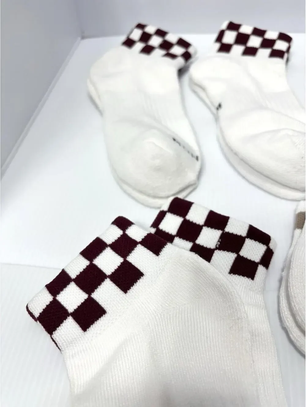 Mens Checkered Crew Socks 5 Pairs -4 Burgundy & 1 Tan Casual Comfort NEW Medium